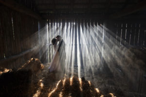 Płonąca stodoła fotografia ślubna